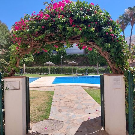 Estudio Con Piscina Y Parking, Playa A 4 Min A Pie, Tren A 2 Min فوينخيرولا المظهر الخارجي الصورة