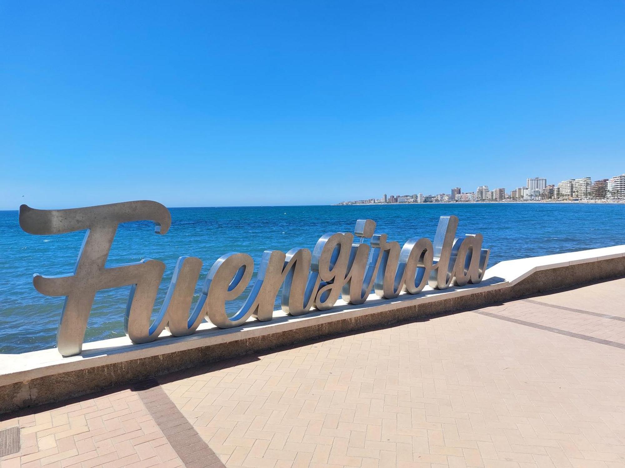 Estudio Con Piscina Y Parking, Playa A 4 Min A Pie, Tren A 2 Min فوينخيرولا المظهر الخارجي الصورة