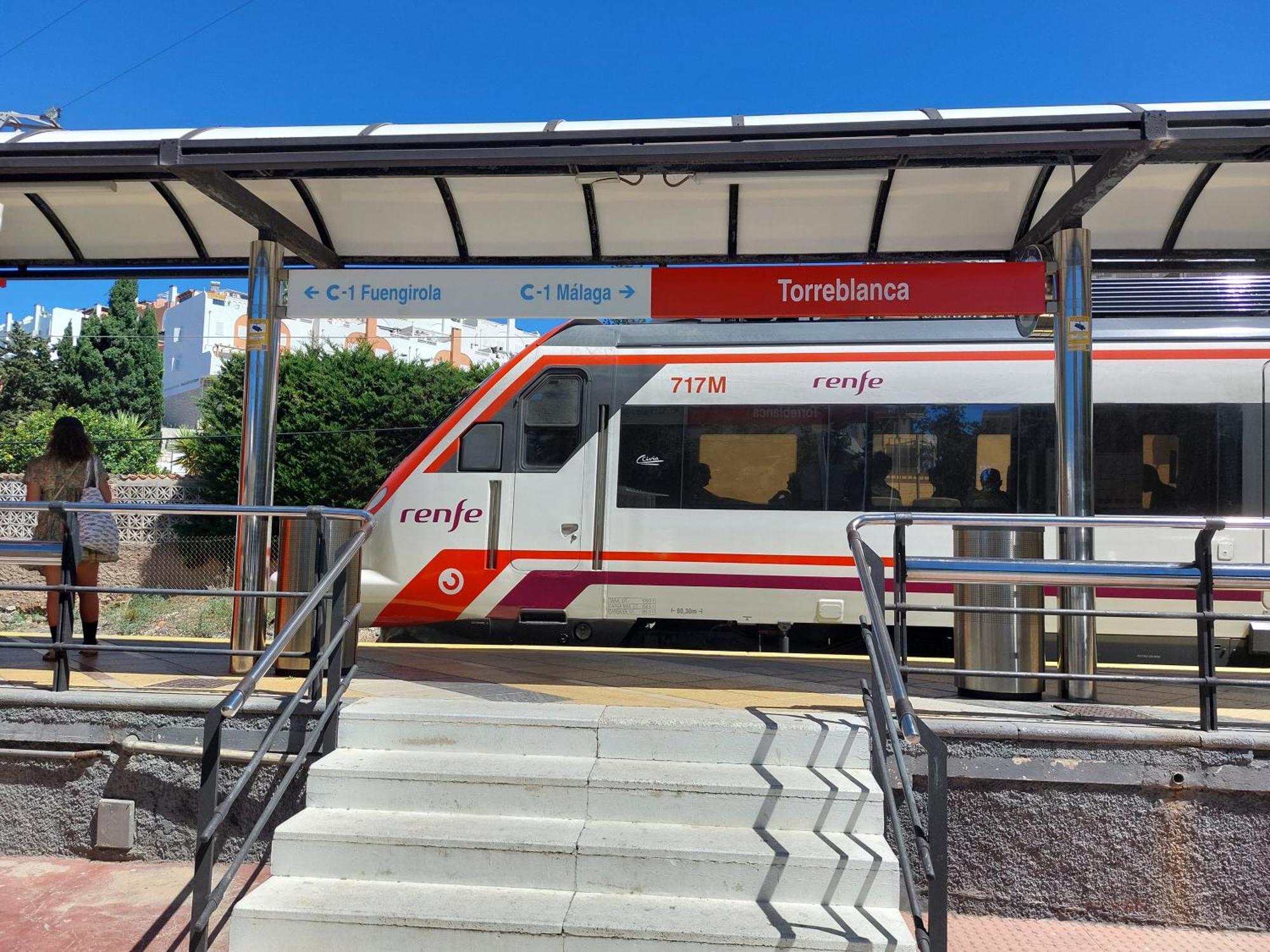 Estudio Con Piscina Y Parking, Playa A 4 Min A Pie, Tren A 2 Min فوينخيرولا المظهر الخارجي الصورة