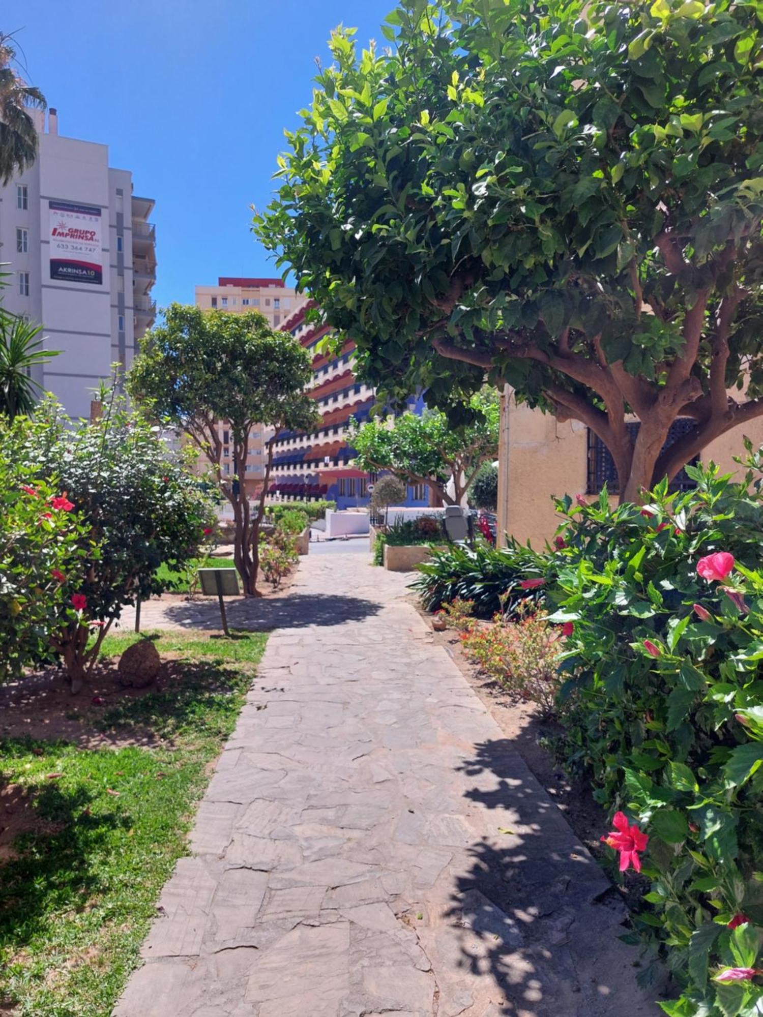 Estudio Con Piscina Y Parking, Playa A 4 Min A Pie, Tren A 2 Min فوينخيرولا المظهر الخارجي الصورة