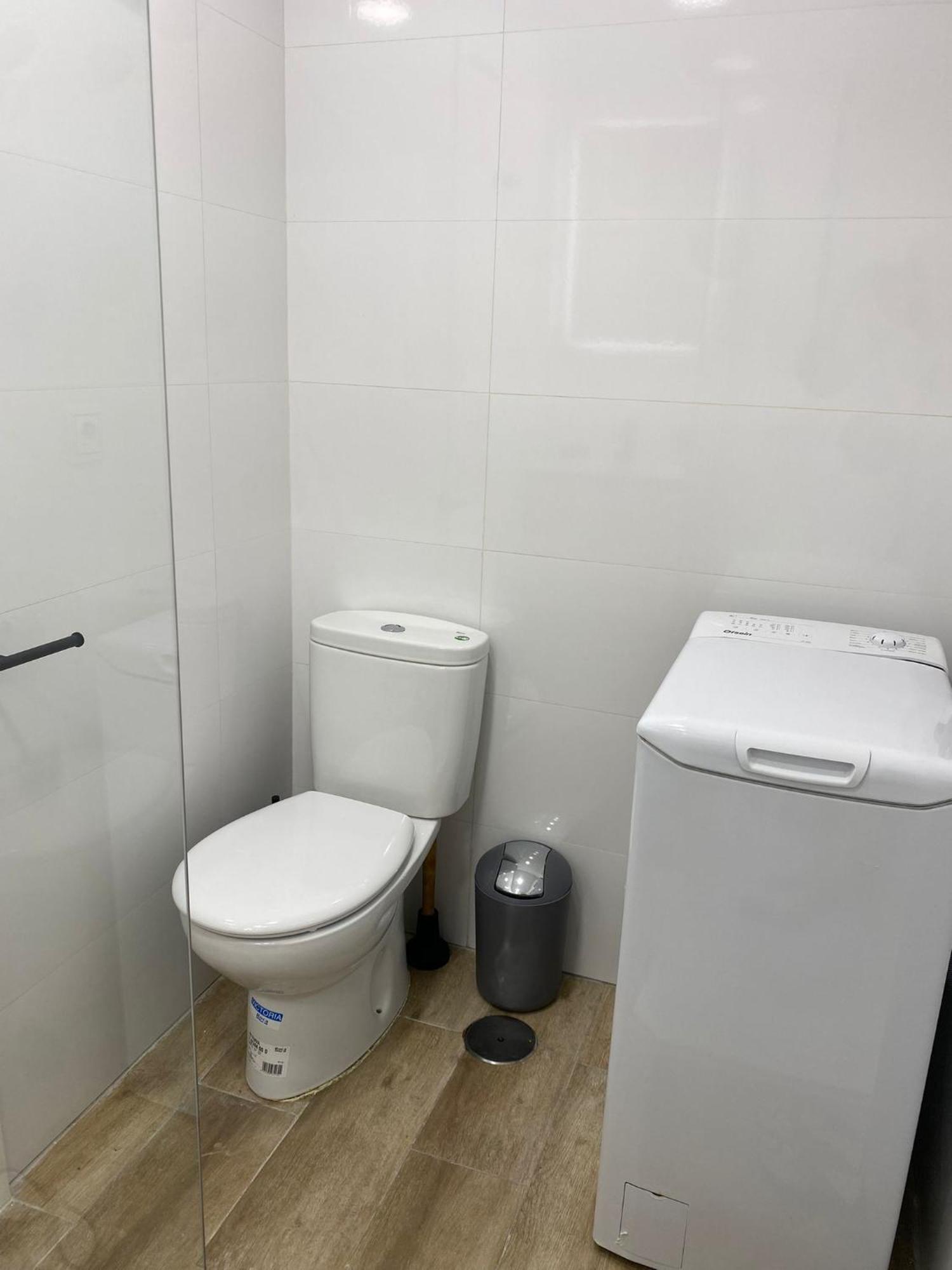 Estudio Con Piscina Y Parking, Playa A 4 Min A Pie, Tren A 2 Min فوينخيرولا المظهر الخارجي الصورة