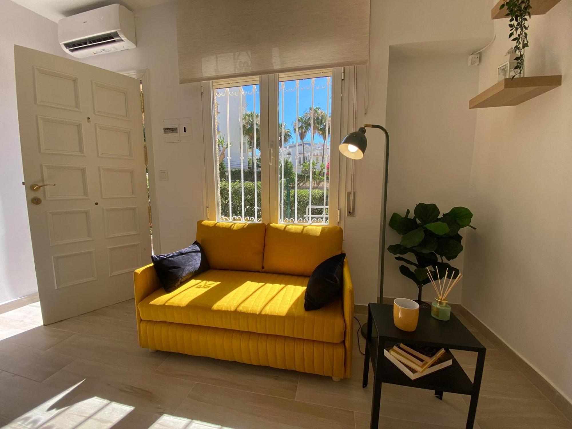 Estudio Con Piscina Y Parking, Playa A 4 Min A Pie, Tren A 2 Min فوينخيرولا المظهر الخارجي الصورة