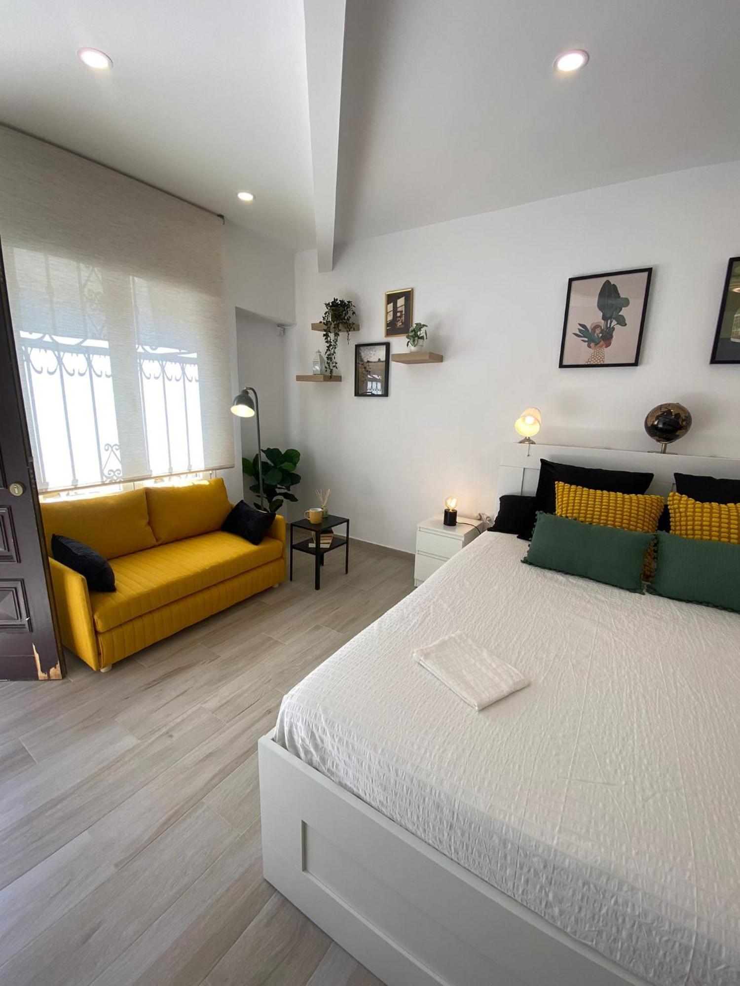 Estudio Con Piscina Y Parking, Playa A 4 Min A Pie, Tren A 2 Min فوينخيرولا المظهر الخارجي الصورة