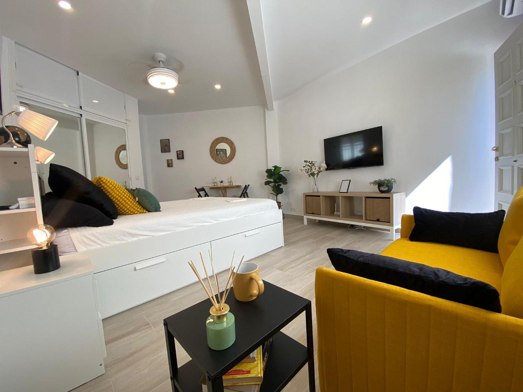 Estudio Con Piscina Y Parking, Playa A 4 Min A Pie, Tren A 2 Min فوينخيرولا المظهر الخارجي الصورة