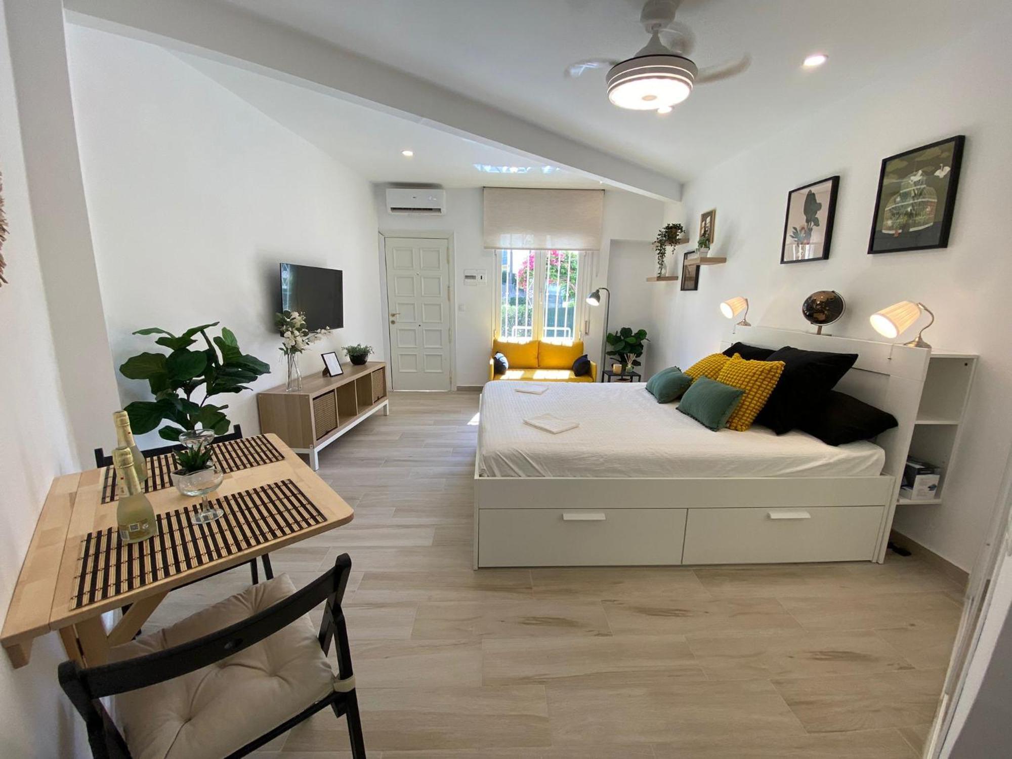 Estudio Con Piscina Y Parking, Playa A 4 Min A Pie, Tren A 2 Min فوينخيرولا المظهر الخارجي الصورة