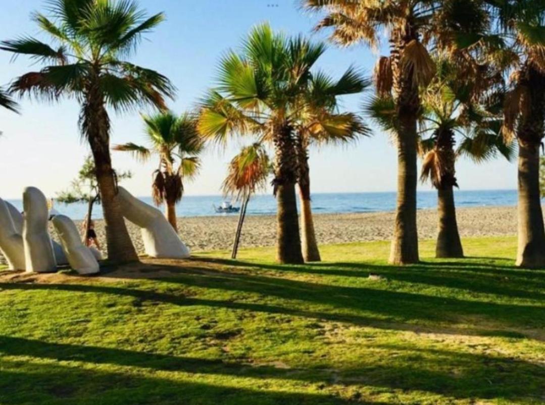 Estudio Con Piscina Y Parking, Playa A 4 Min A Pie, Tren A 2 Min فوينخيرولا المظهر الخارجي الصورة